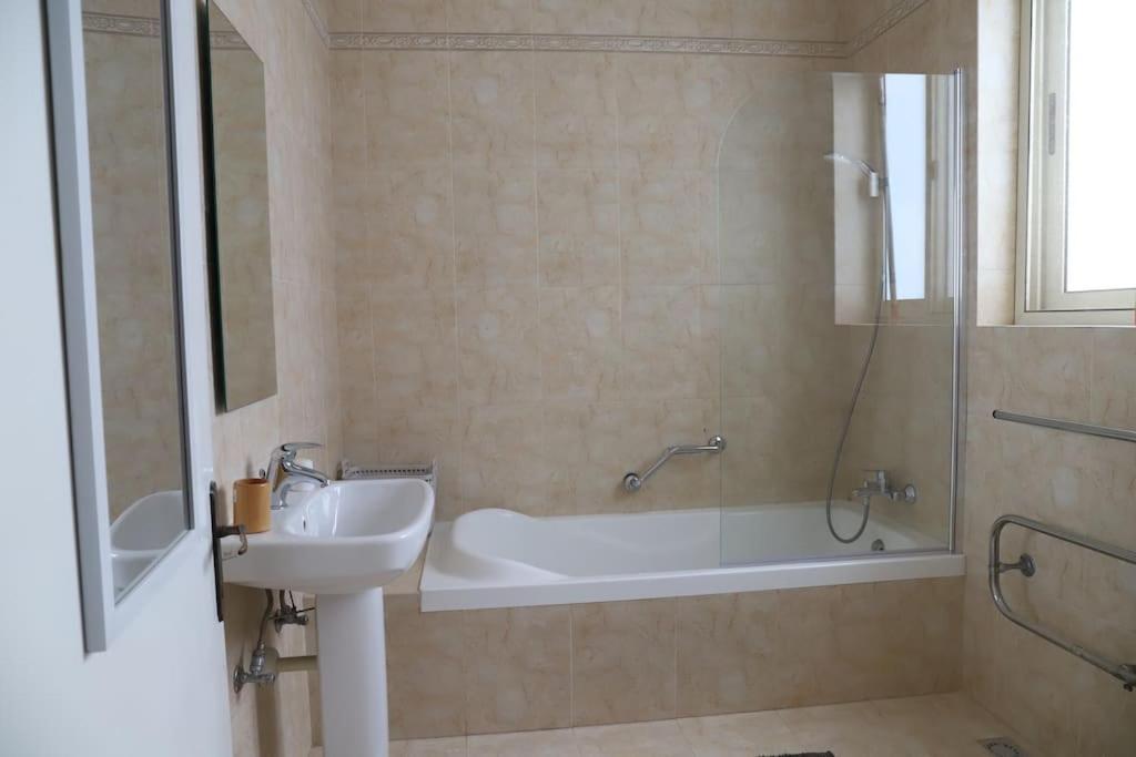 Seaview 3 Bedroom Apartment In Sliema Esterno foto