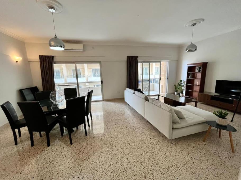 Seaview 3 Bedroom Apartment In Sliema Esterno foto